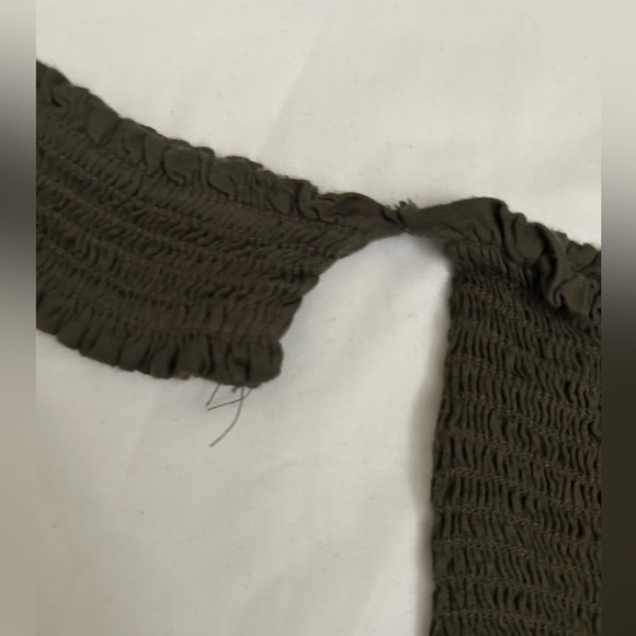 BUNDLE OF 3 Green Black and White Off the Shoulder Crop Top Size Small - Picture 9 of 11